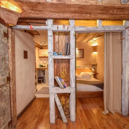Alfama Charming And Rustic Apartman